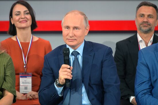 Президент РФ В. Путин посетил медиафорум ОНФ "Правда и справедливость"