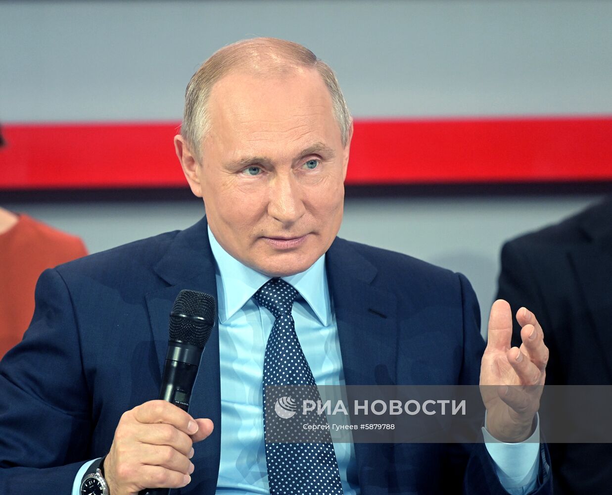 Президент РФ В. Путин посетил медиафорум ОНФ "Правда и справедливость"