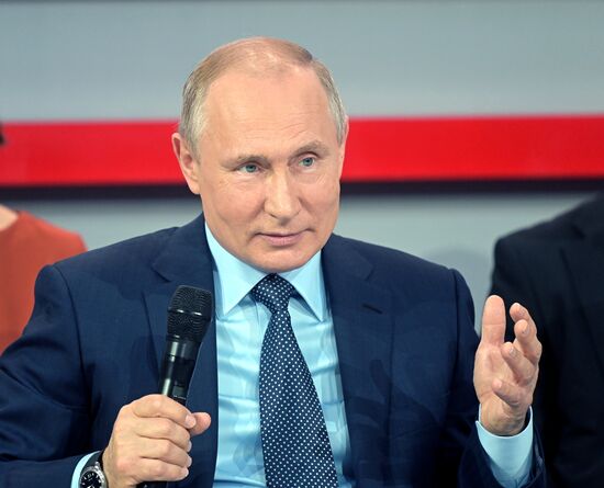 Президент РФ В. Путин посетил медиафорум ОНФ "Правда и справедливость"