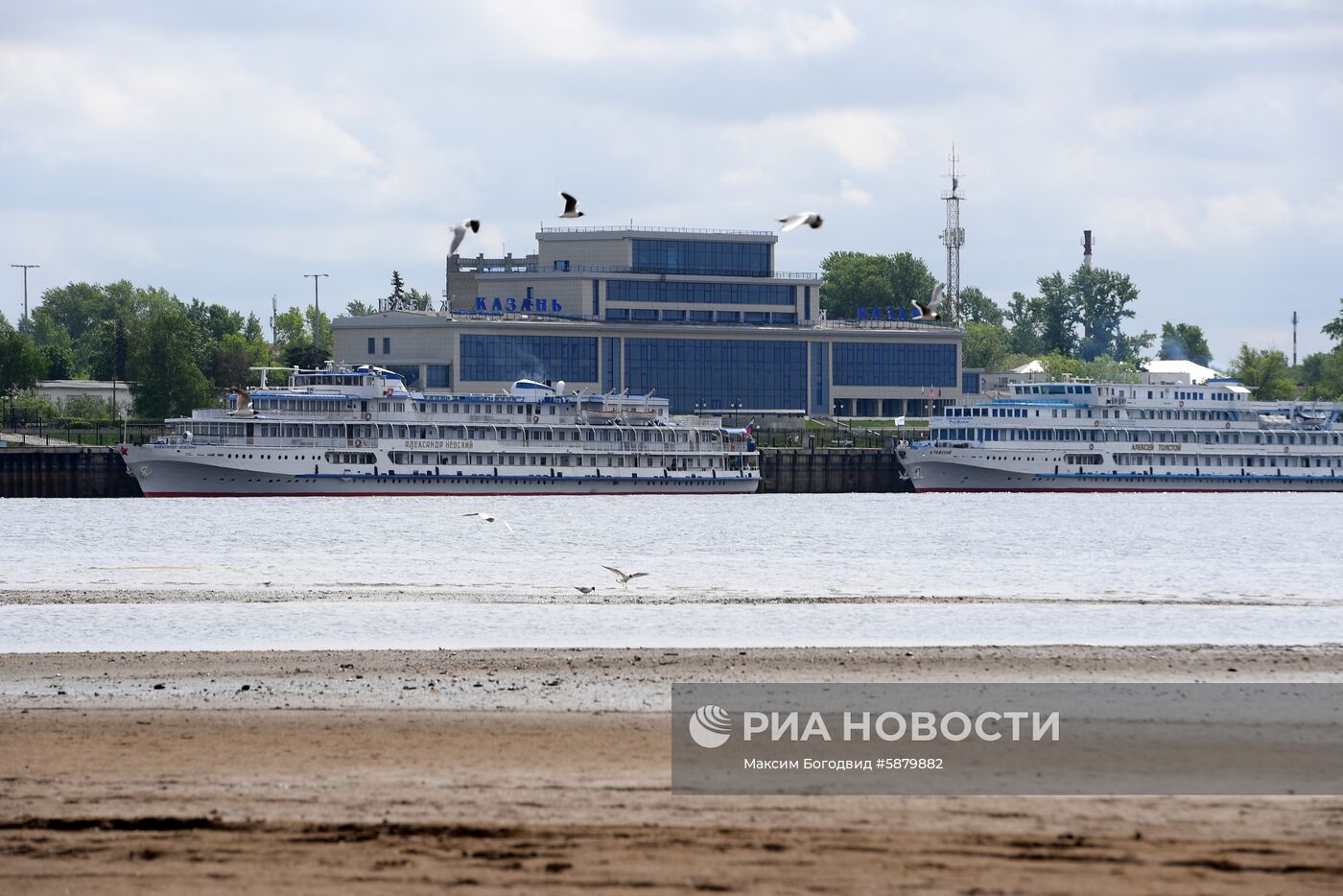 Понижение уровня воды в Волге