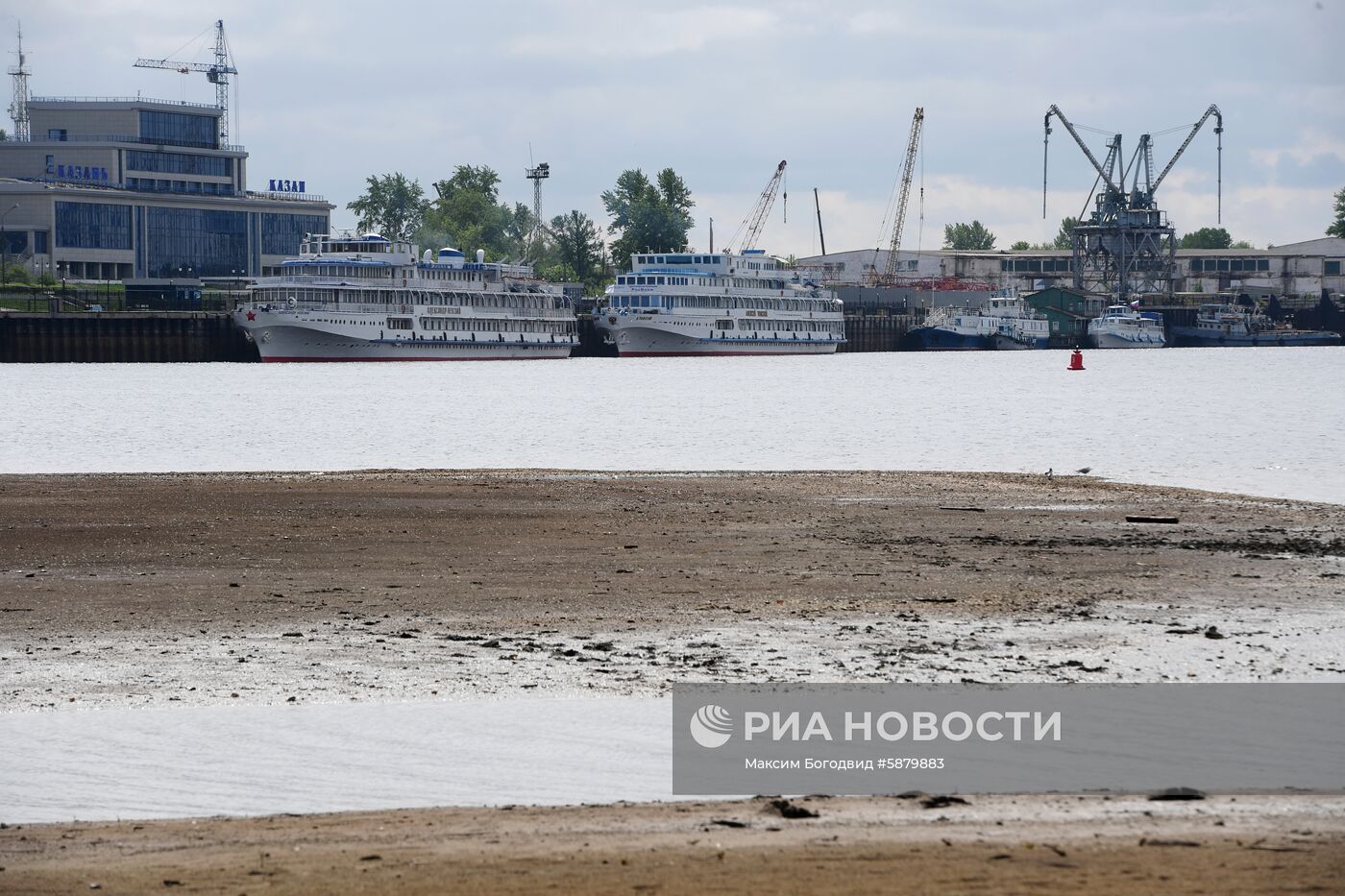 Понижение уровня воды в Волге