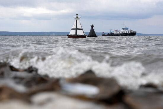 Понижение уровня воды в Волге