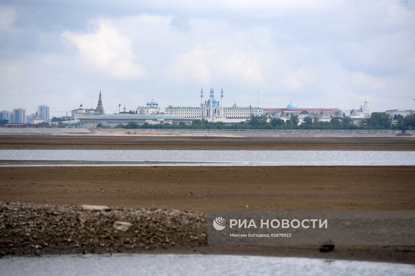 Понижение уровня воды в Волге