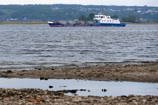 Понижение уровня воды в Волге