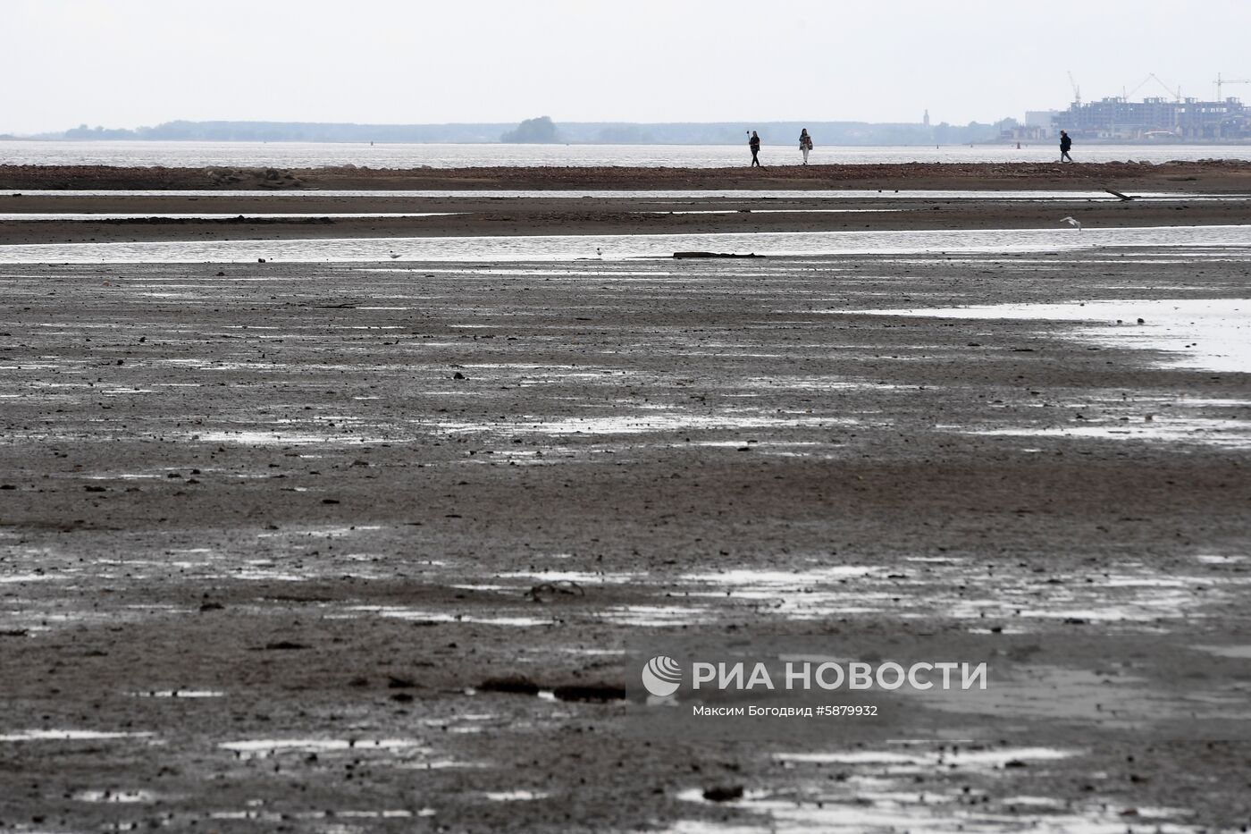 Понижение уровня воды в Волге