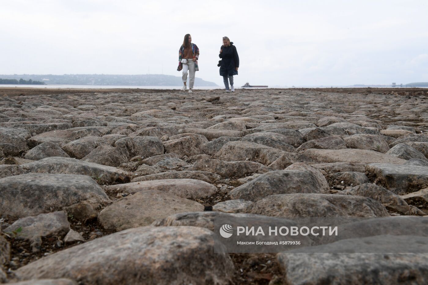 Понижение уровня воды в Волге