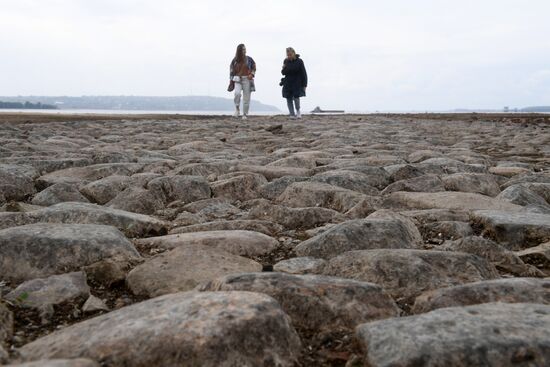 Понижение уровня воды в Волге