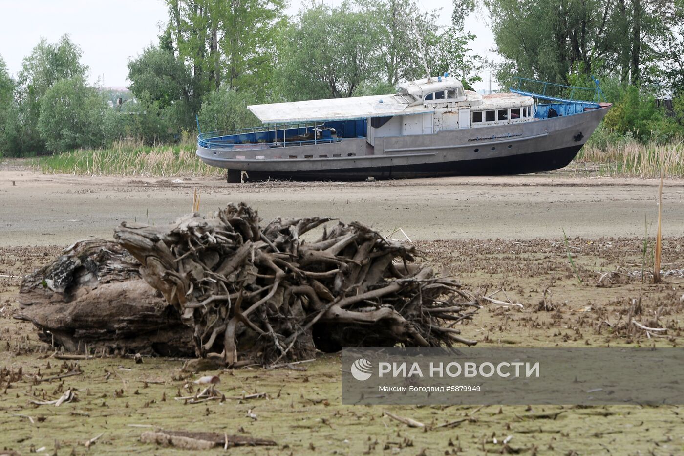 Понижение уровня воды в Волге