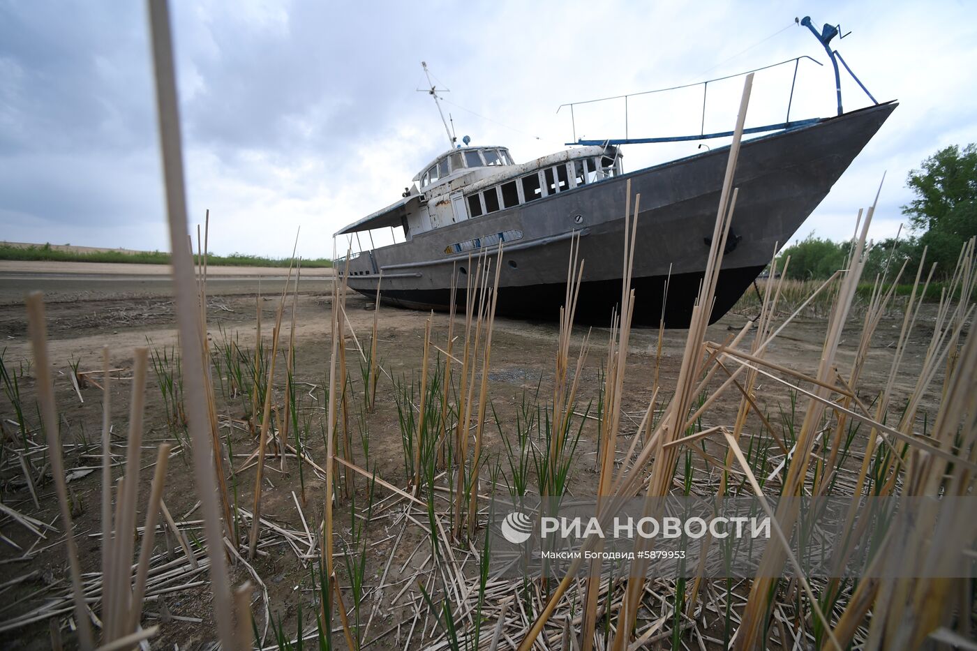 Понижение уровня воды в Волге