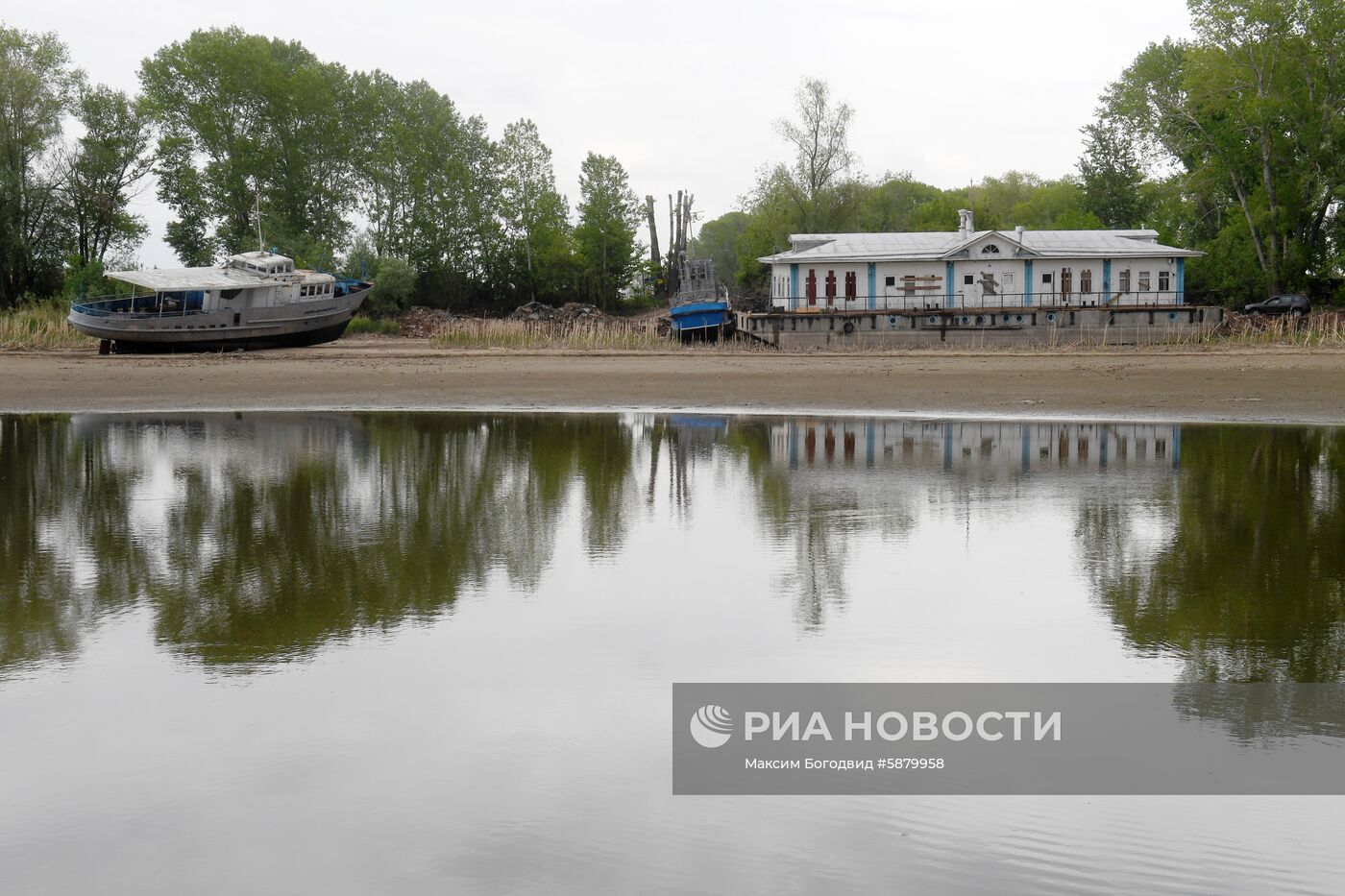 Понижение уровня воды в Волге