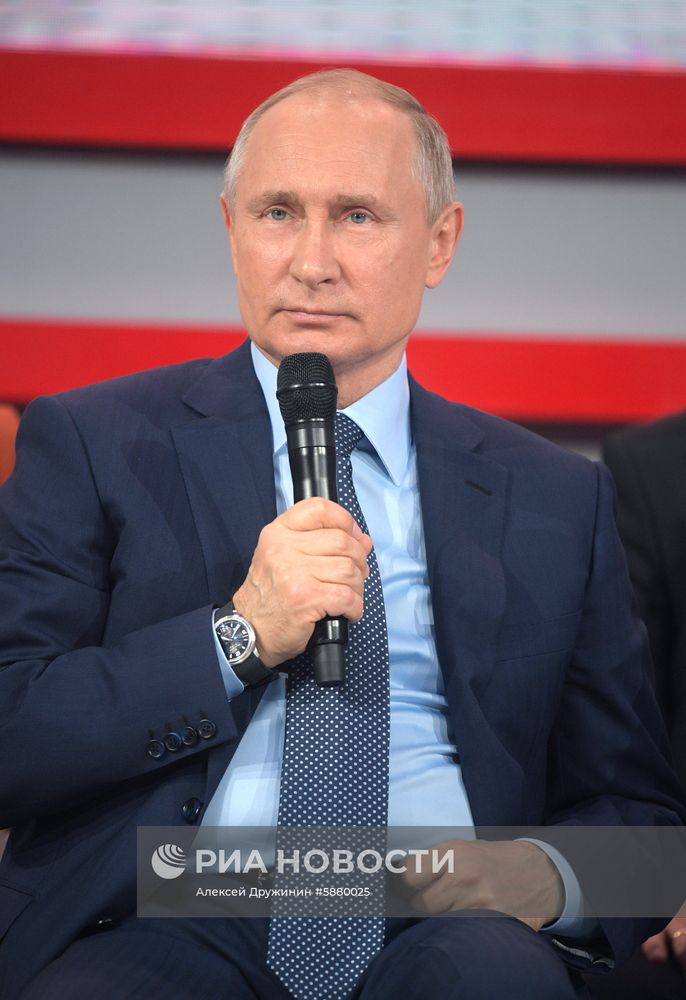 Президент РФ В. Путин посетил медиафорум ОНФ "Правда и справедливость"