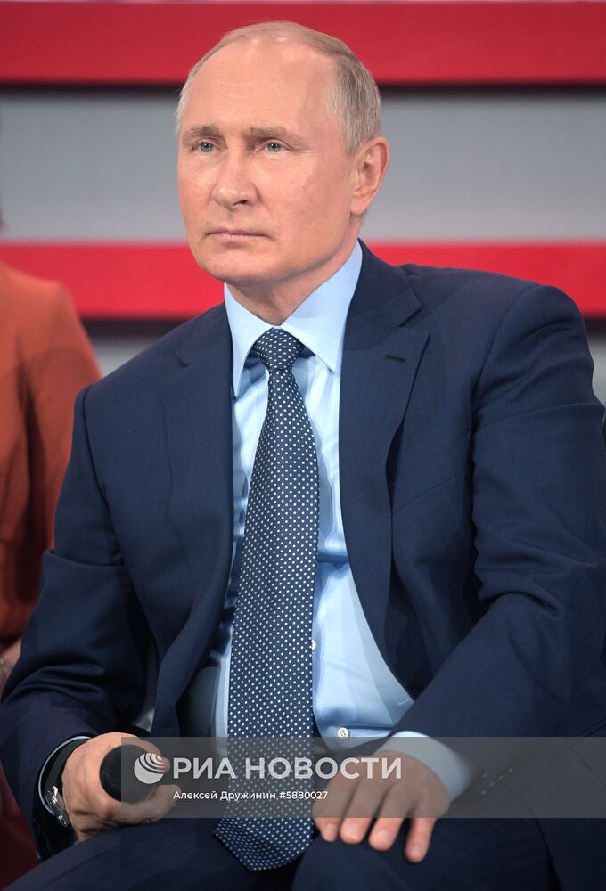 Президент РФ В. Путин посетил медиафорум ОНФ "Правда и справедливость"