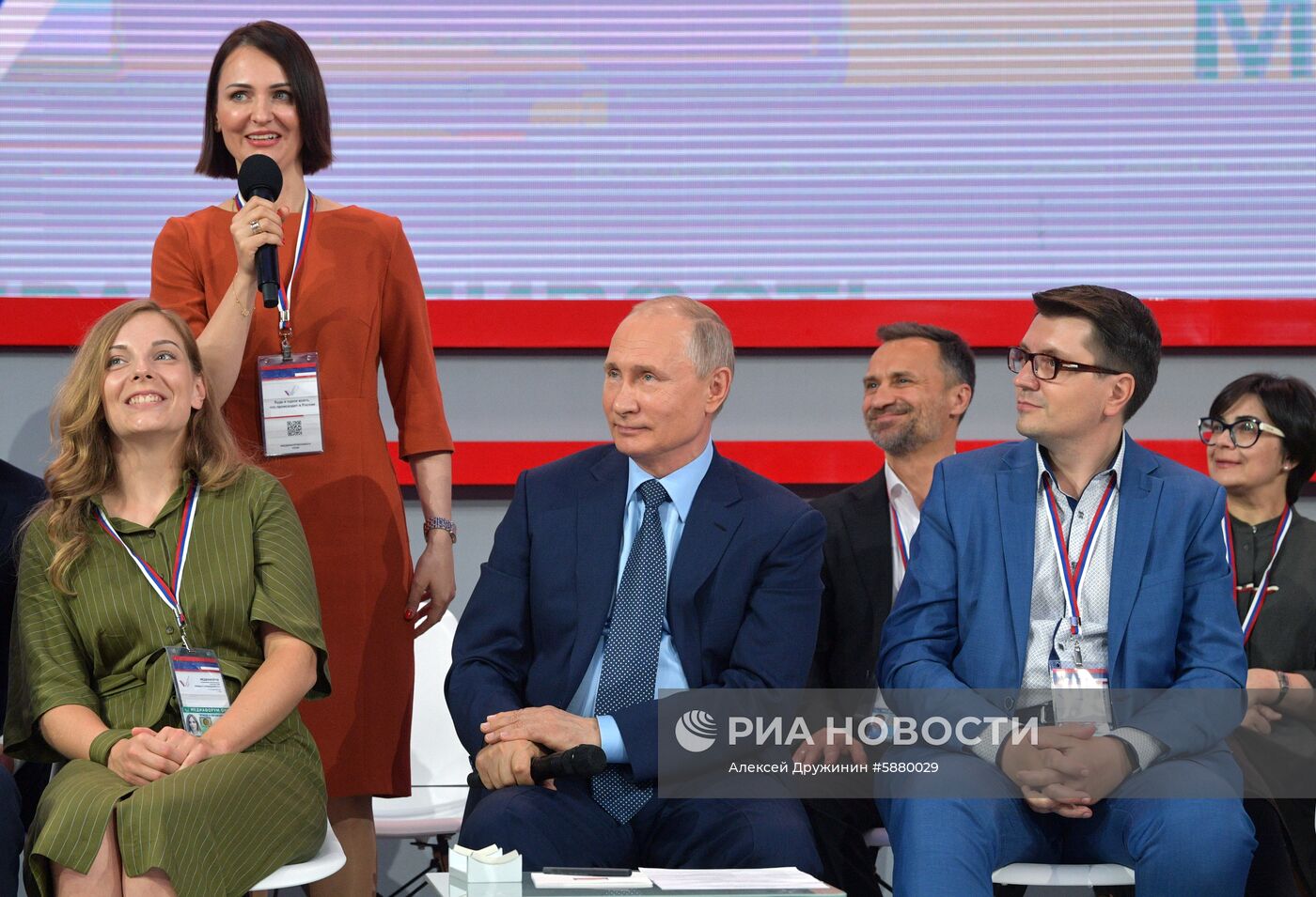 Президент РФ В. Путин посетил медиафорум ОНФ "Правда и справедливость"