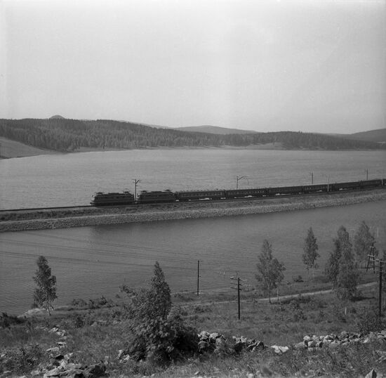 Железнодорожная дамба в районе города Михайловска