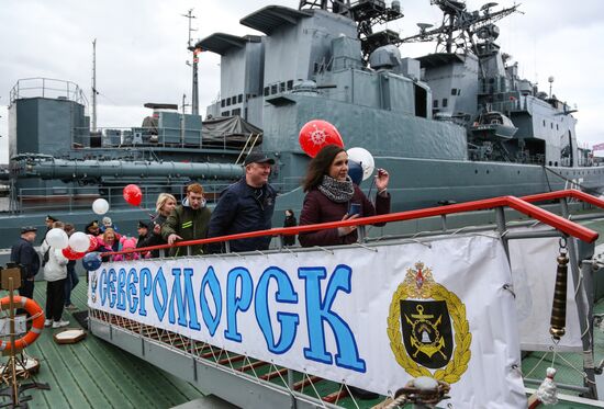 Торжественная встреча корабля "Североморск"