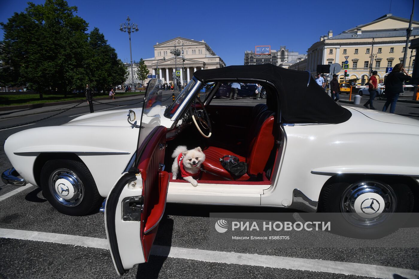 Ралли классических ретро-автомобилей в Москве