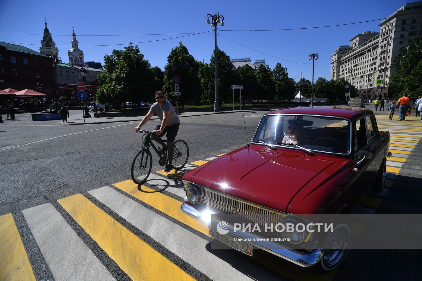 Ралли классических ретро-автомобилей в Москве
