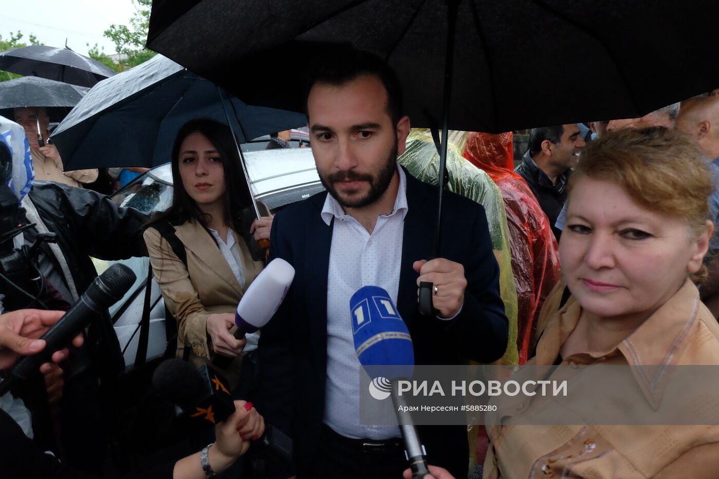 Сторонники Н. Пашиняна заблокировали суды в Ереване