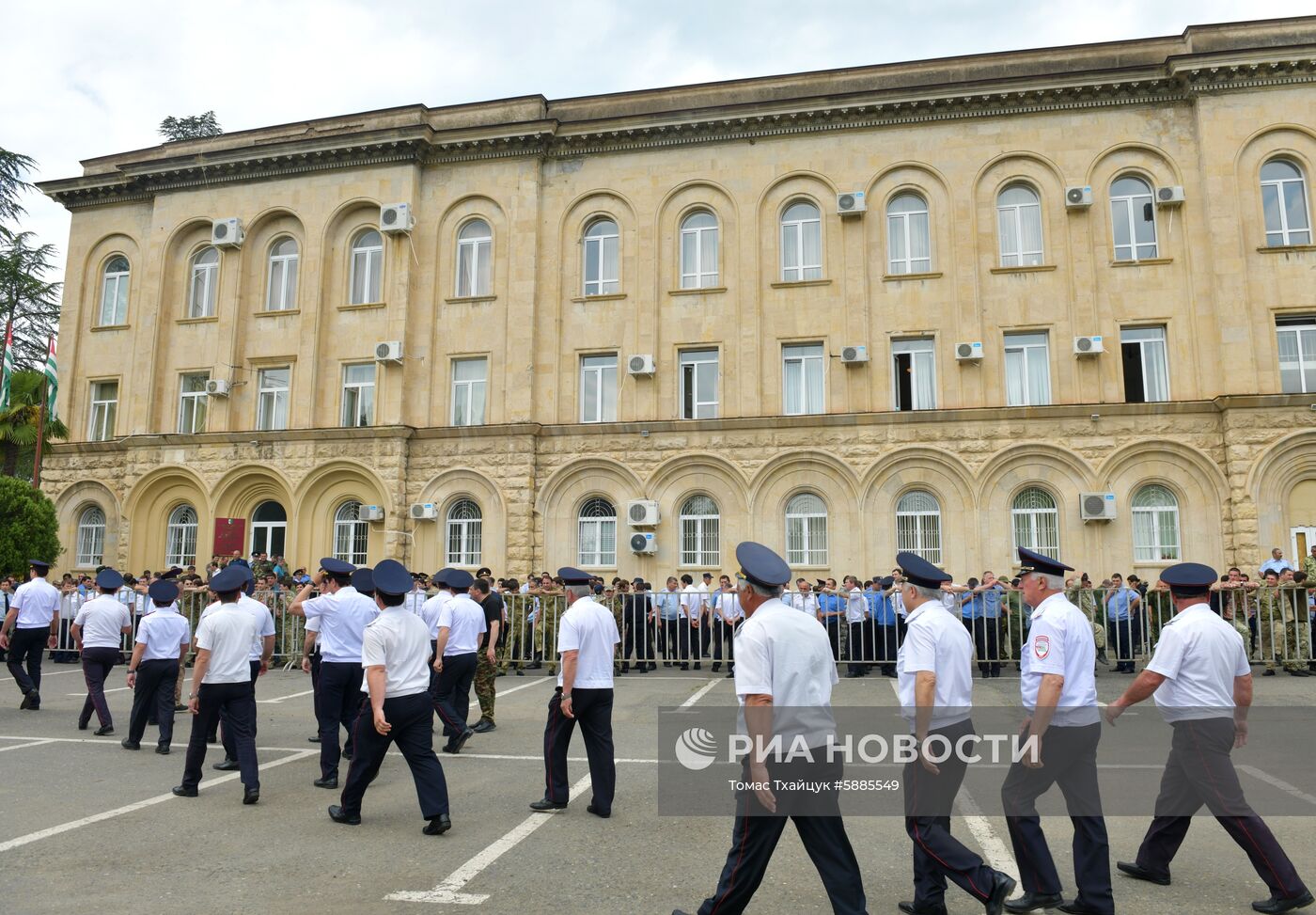 Митинг в Сухуме с требованием переноса даты президентских выборов