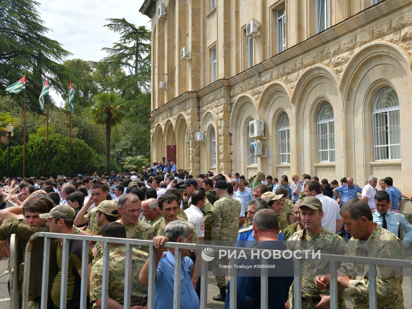 Митинг в Сухуме с требованием переноса даты президентских выборов