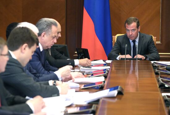 Премьер-министр РФ Д. Медведев провел заседание президиума Совета при президенте РФ по стратегическому развитию и национальным проектам 