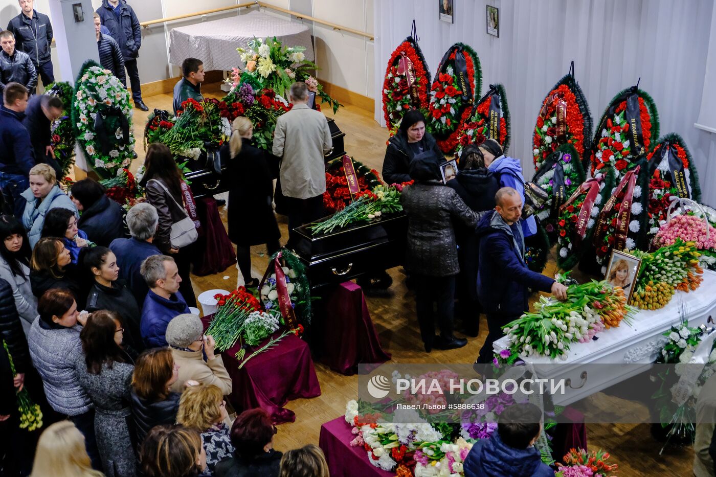Прощание с погибшими в катастрофе SSJ100 жителями Мурманской области