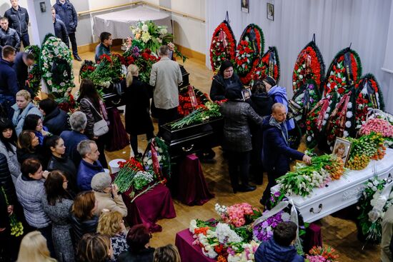 Прощание с погибшими в катастрофе SSJ100 жителями Мурманской области