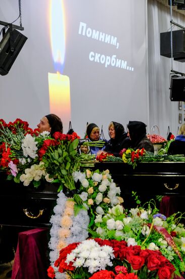 Прощание с погибшими в катастрофе SSJ100 жителями Мурманской области