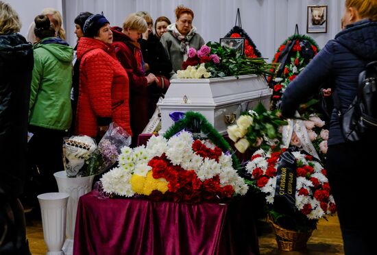 Прощание с погибшими в катастрофе SSJ100 жителями Мурманской области