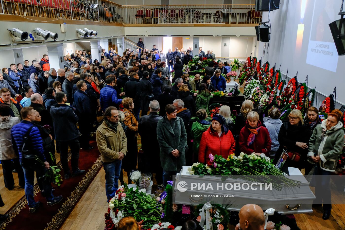 Прощание с погибшими в катастрофе SSJ100 жителями Мурманской области
