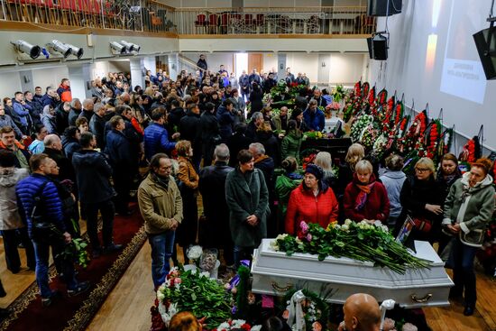 Прощание с погибшими в катастрофе SSJ100 жителями Мурманской области