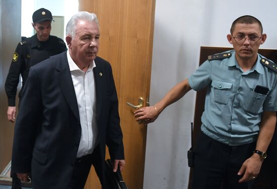 Рассмотрение ходатайства следствия о продлении срока ареста В. Ишаеву
