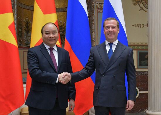 Премьер-министр РФ Дмитрий Медведев провел переговоры с премьер-министром Вьетнама Нгуен Суан Фуком