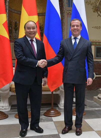 Премьер-министр РФ Дмитрий Медведев провел переговоры с премьер-министром Вьетнама Нгуен Суан Фуком