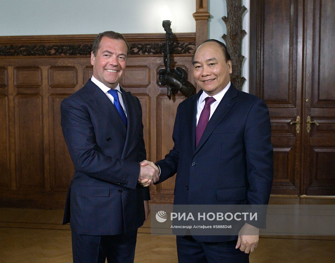 Премьер-министр РФ Дмитрий Медведев провел переговоры с премьер-министром Вьетнама Нгуен Суан Фуком