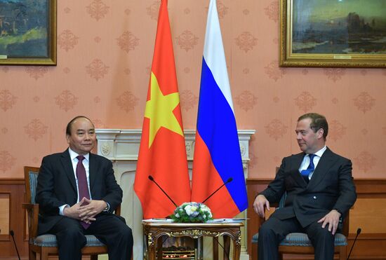 Премьер-министр РФ Дмитрий Медведев провел переговоры с премьер-министром Вьетнама Нгуен Суан Фуком