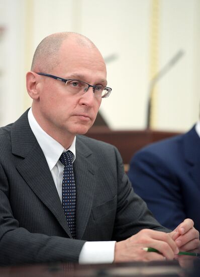 Президент РФ В. Путин провел совещание с членами правительства РФ