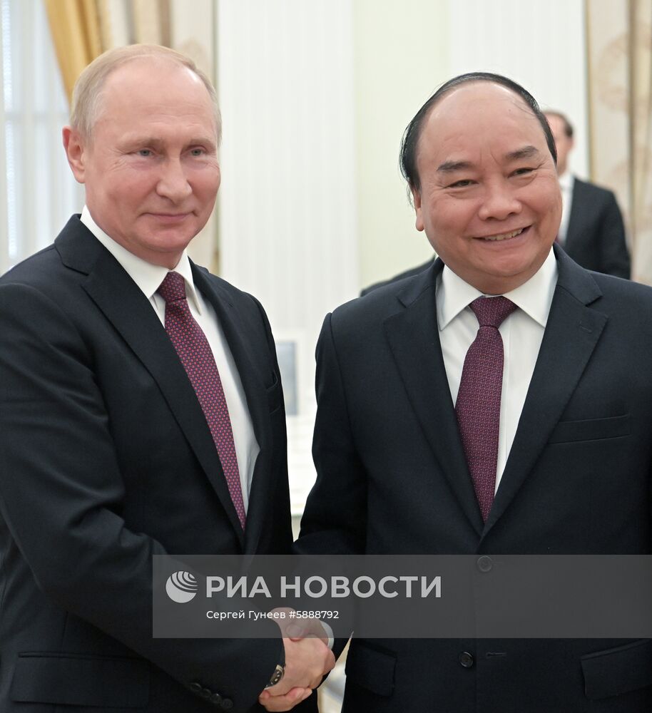 Президент РФ В. Путин встретился с главой правительства Вьетнама Н. С. Фуком