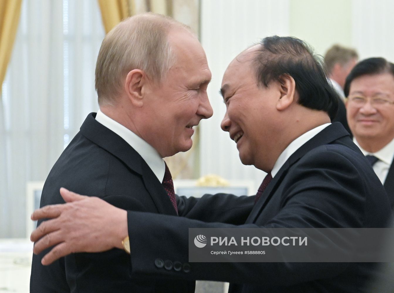 Президент РФ В. Путин встретился с главой правительства Вьетнама Н. С. Фуком