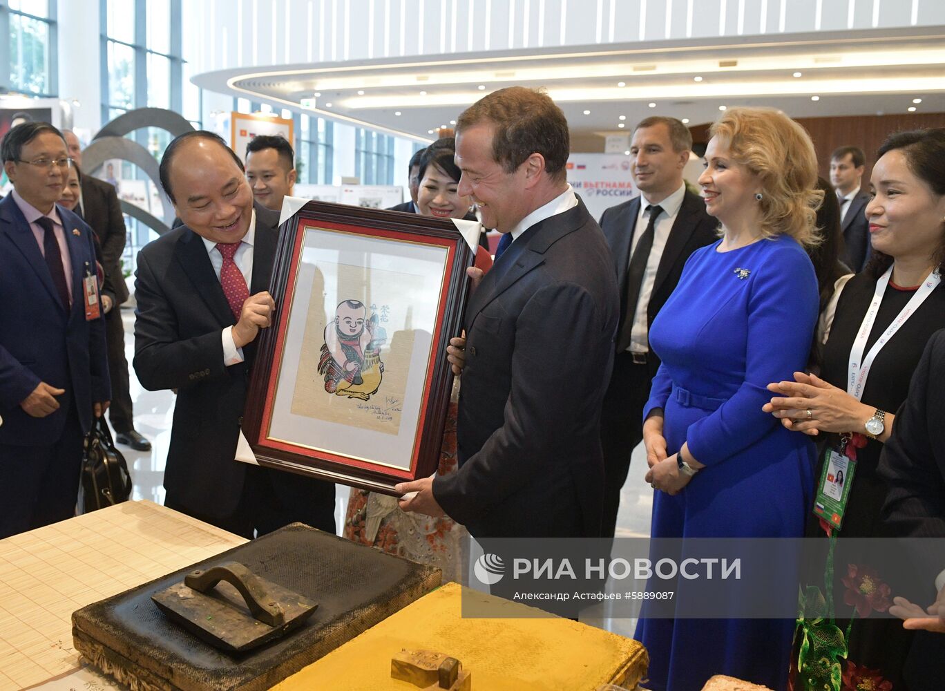 Премьер-министр РФ Дмитрий Медведев провел переговоры с премьер-министром Вьетнама Нгуен Суан Фуком