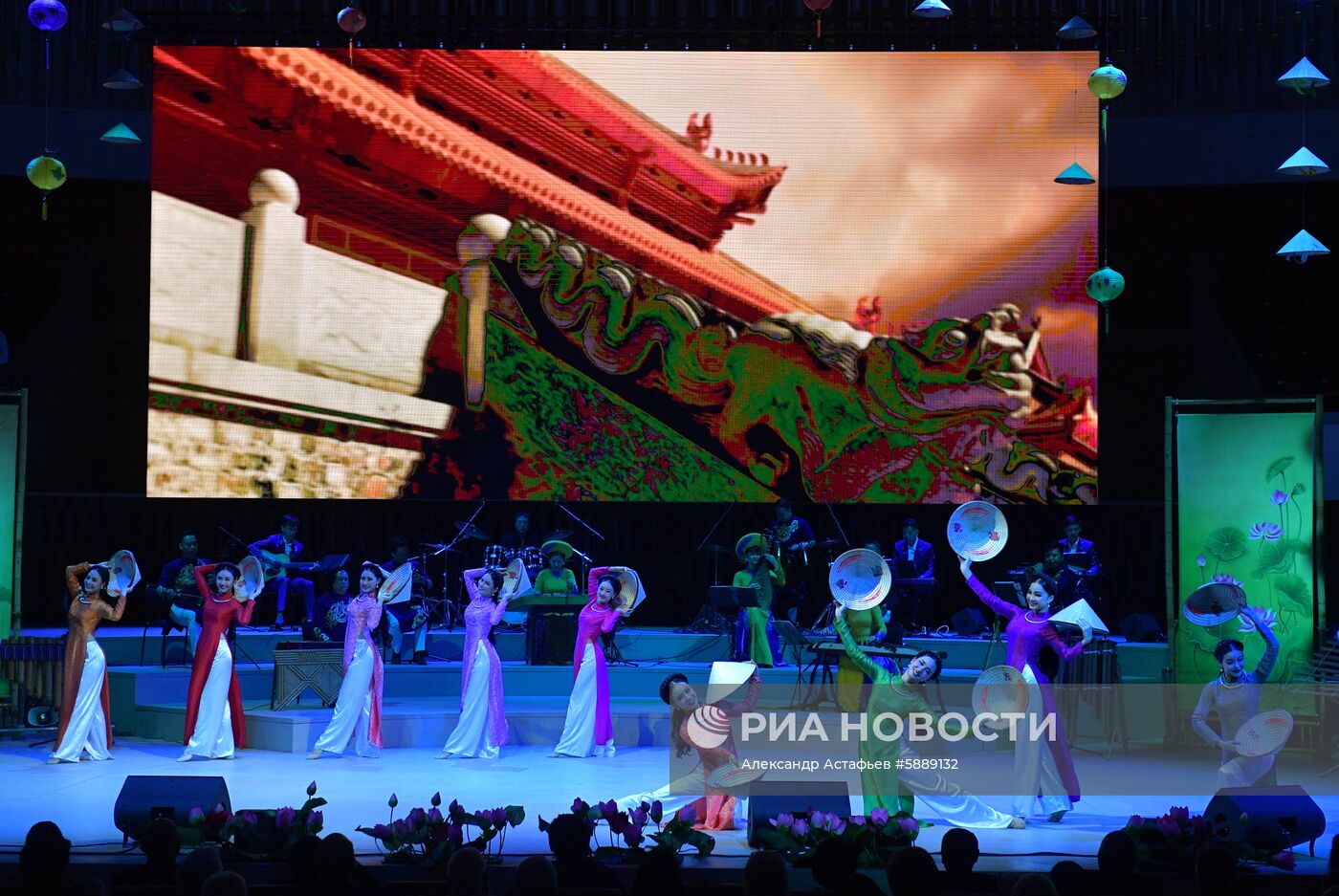 Премьер-министр РФ Дмитрий Медведев провел переговоры с премьер-министром Вьетнама Нгуен Суан Фуком