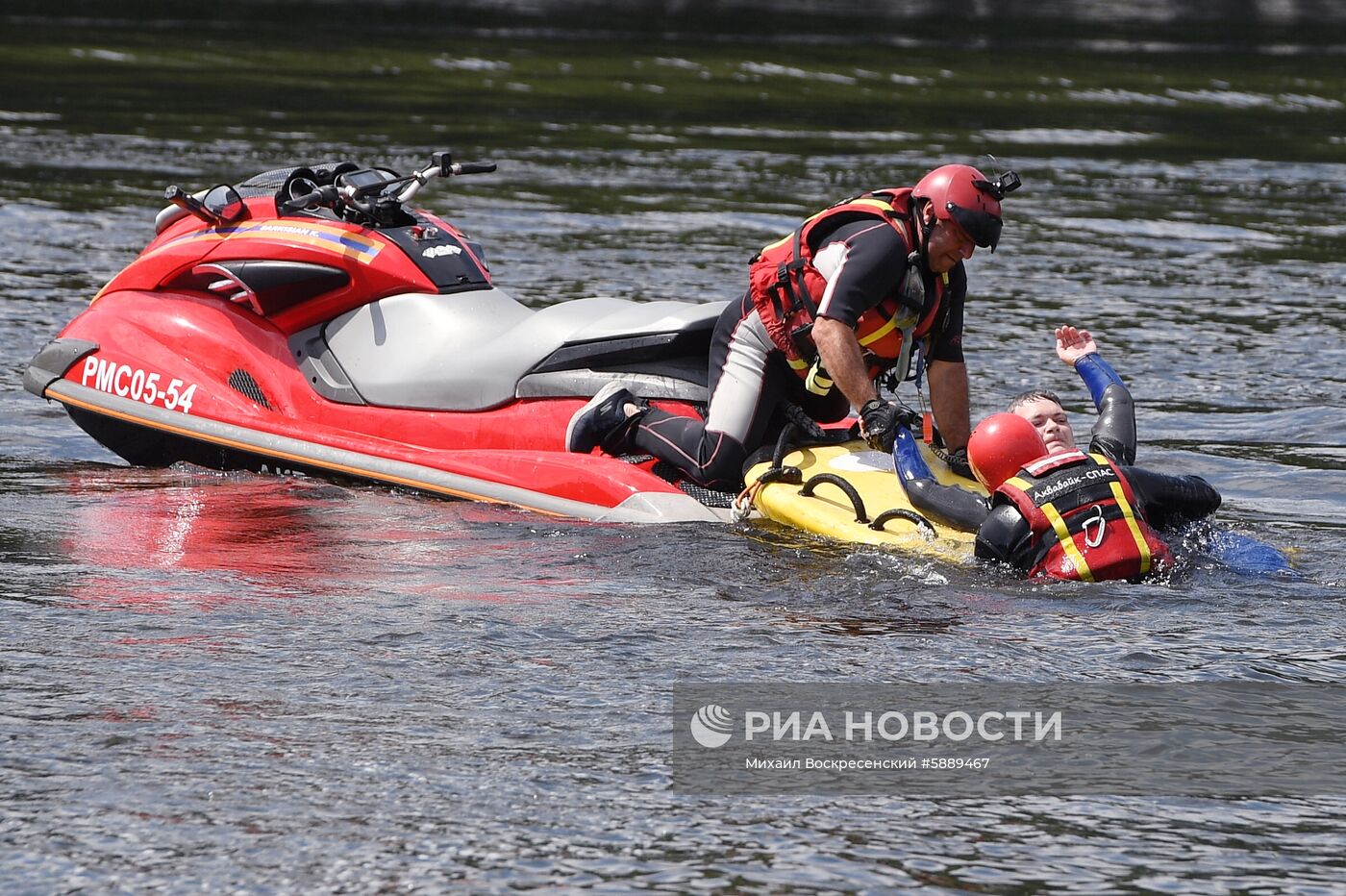 Подготовка московских спасателей на воде к летнему сезону