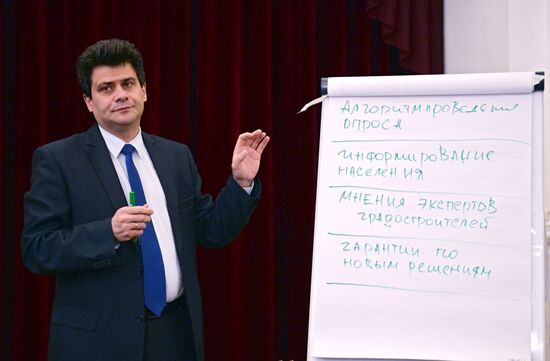 Мэр Екатеринбурга А. Высокинский встретился со сторонниками возведения храма 