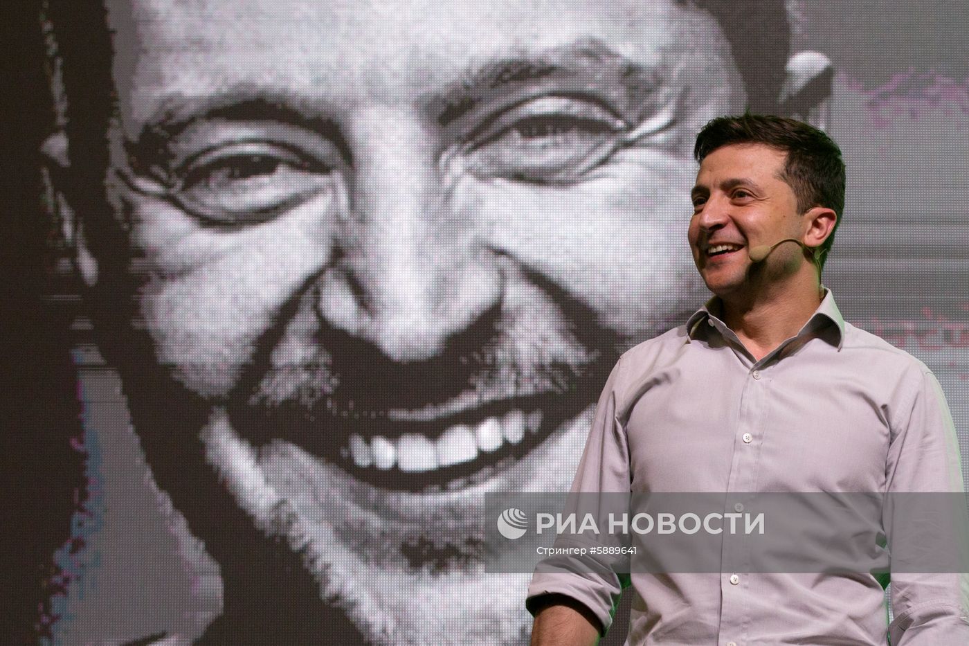 Выступление президента Украины В. Зеленского на iForum-2019 в Киеве