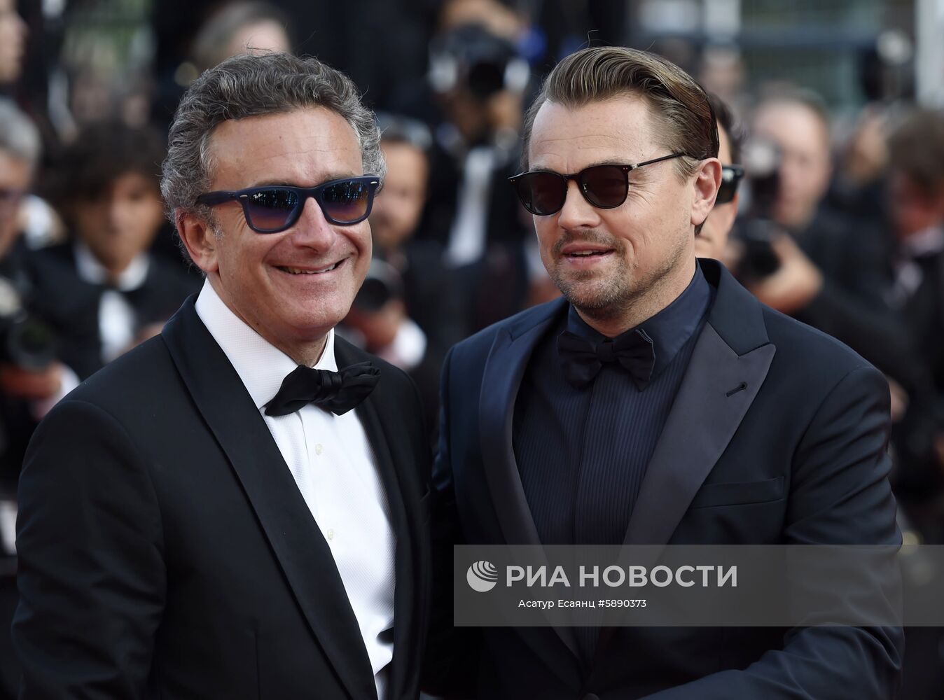 Испанский политик, предприниматель Алехандро Агаг и актер Леонардо ди Каприо на фотосессии фильма "Предатель" (The Traitor) в рамках 72-го Каннского международного кинофестиваля. Место: Франция, Канн. Автор: Асатур Есаянц/Sputnik/РИА Новости. Каннский кинофестиваль. День десятый