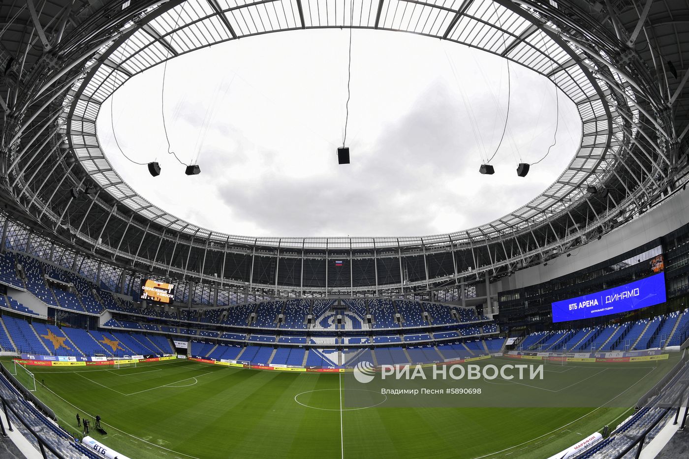 Футбол. Тренировка ФК "Динамо" на новом стадионе