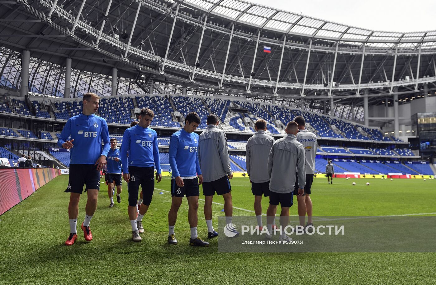 Футбол. Тренировка ФК "Динамо" на новом стадионе