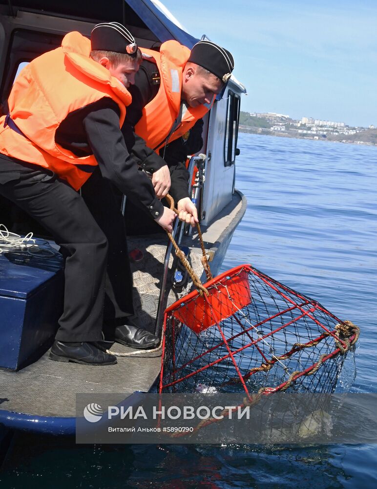 Рейд пограничников по поиску браконьеров в Уссурийскомзаливе