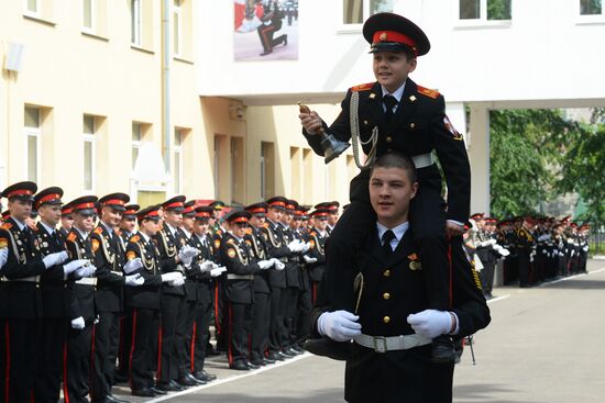 Последний звонок в Московском президентском кадетском училище имени М. А. Шолохова