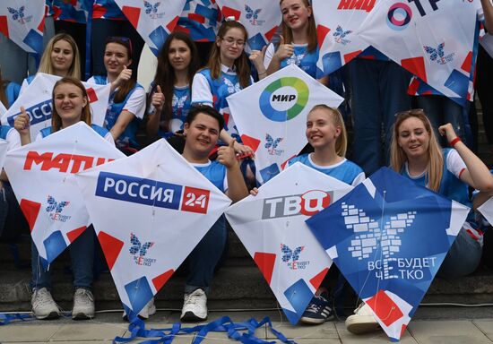 Запуск "цифровых змеев" в городах России